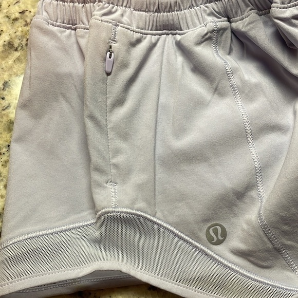 Lululemon Womens Sz 4 Reg Hotty Hot Short with Liner - Picture 4 of 7